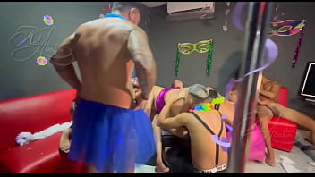 Preview 4 of Jio Phone Xxx Video - Festa de carnaval na casa de swing e a putaria rolando solta