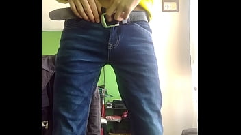 Preview 1 of Real Mother And Son Hindi Indain - Joven caliente se masturba mientras sus padres no estan