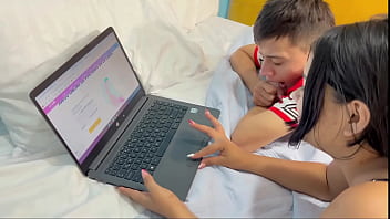Preview 1 of India Ledij And Ledij Xnxx - Mi hermanastra prueba una polla por primera vez y disfruta mucho mientras se la come.
