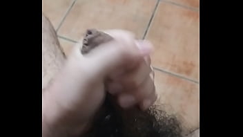 Preview 2 of Xxx Truckin - Me masturbo en la sala y eyaculo una enorme corrida