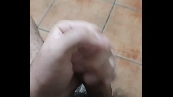 Preview 4 of Xxx Truckin - Me masturbo en la sala y eyaculo una enorme corrida