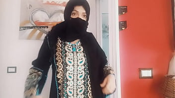 Preview 3 of Momdan Sill Tod - Muslim girl wanna try to suck