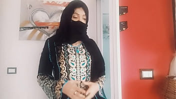 Preview 1 of Momdan Sill Tod - Muslim girl wanna try to suck