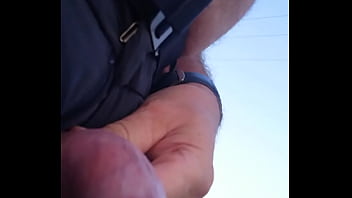 Preview 1 of Handjob Pool - Se masturber Sur la route