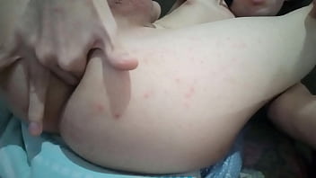 Preview 2 of Hybprvqyj - Nerdzinho safado mostrando a bundinha e metendo controle de videogame no cuzinho