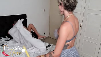 Preview 2 of India Summer Dillion Harper - Veja o que rolou Hoje no Prezotte&acute_s House,  a Camareira Sabrina Prezotte  foi organizar o quarto do h&oacute_spede e acabou sendo fudida pelo Guilhermedott