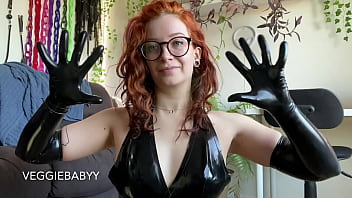Preview 1 of Mom Jrk - worship my latex gloves - veggiebabyy