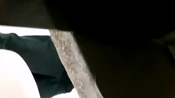 Preview 1 of Sandra Bhabhi - Pauzudo no banheiro.