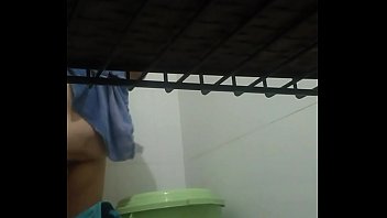 Preview 2 of Pleasing Coachpage3 - Gordita desnuda ba&ntilde_o tetas
