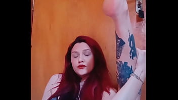Preview 1 of Big Boobs Bhabhie Hardcore - Ruiva mostrando os p&eacute_s
