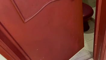 Preview 1 of Latinas With Huge Tits - me follo mi peque&ntilde_a hermanastra y le demuestro que no soy gay. PRIMERA PARTE.