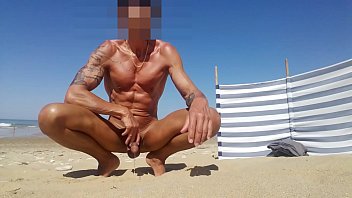 Preview 1 of Baby Nude Dogs - Exhib Pipi et branlette de francky Plage Naturiste.