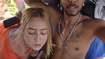 Preview 1 of Tiny Skiny Bukake - FIZ UMA PUTARIA NO CARRO COM MINHA AMIGA,  CHAMEI TR&Ecirc_S MACHOS PIROCUDOS PRA FUDER A NOSSA BUCETINHA NO PELO