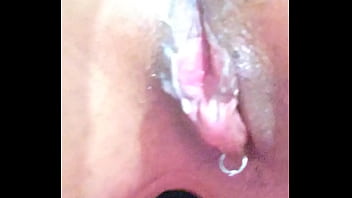 Preview 4 of Japane 18 Year - Gozando squirt de mini saia plug rosa