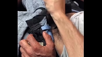 Preview 1 of Wanking In Toilets - Pegando no pau do flanelinha