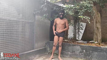Preview 4 of Tubeye Ameg - Dando pro Malako careta em meu quintal enquanto relaxava,  ele meteu muito em mim,  Completo no RED.