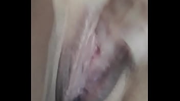 Preview 2 of Se X18 Com - Se masturba riqu&iacute_simo. Acaba delicioso.