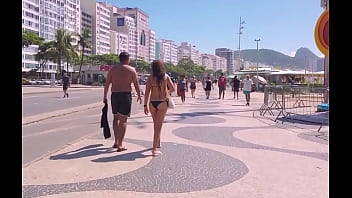 Preview 1 of Misty Stine - Madura con buen culo caminando en la playa