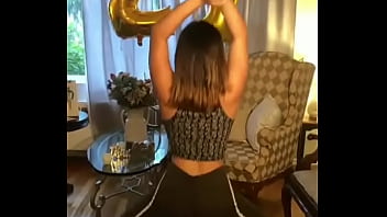 Preview 1 of Swallow Tall - twercking uff
