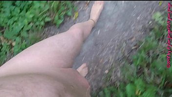 Preview 2 of Algerie Nik Forced - Spaziergang in Strumpfhose auf dem Wald Berg