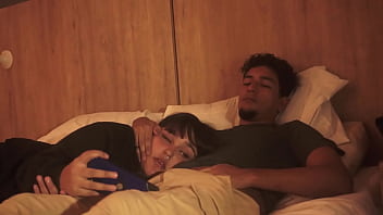 Preview 2 of Stella Fox Anal7 - Mi hermanastro me mete su pene en mi boca mientras estamos acostados, no tuvo piedas con mi boquita y me la lleno de leche tratandome como su putita