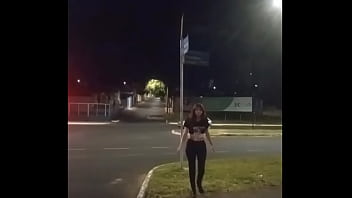 Preview 3 of Webcam Gape Ass - Barbie tatuada - na rua