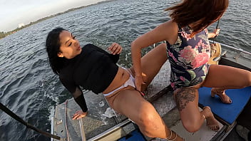 Preview 2 of Xxx Sani Lon - Brincadeiras lesbicas navegando na lancha - Ma Santos - Soraya Castro