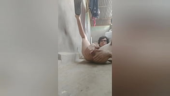 Preview 2 of Gay Jerking On Face - Novinho safado mostrando o cuzinho rosa
