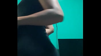 Preview 1 of Ebony Tugging - Sobrina de daisy Taylor, 