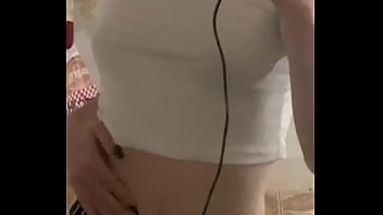 Preview 2 of Real Ref - @dltbttnr trans novinha mostrando peitinho