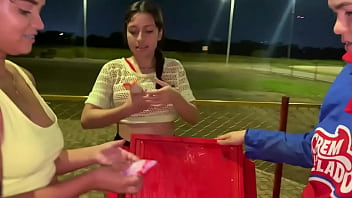 Preview 1 of Fisting Mobile - me follo a la hijastra de la heladera despu&eacute_s de ir al parque