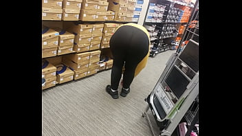 Preview 1 of Piss In Leggings - Can you see her thong