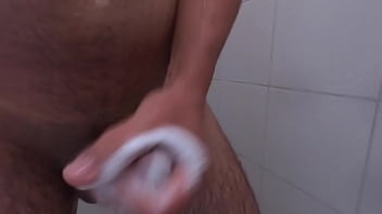 Preview 2 of Sunny Leon 69 - Arrecha qued&eacute_ al ver como se lava su verga