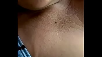 Preview 3 of Mature Pool Squirt - Esposa Gostosa Peituda e de alian&ccedil_a procurando homem nas internet enquanto o Corno trabalha