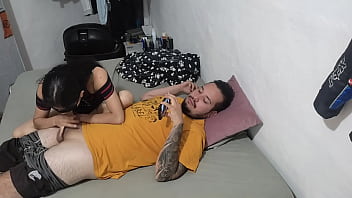 Preview 2 of Leatest Massage Videos - La vecina de mi novia estaba desocupada ,  le pedi que me lo mamara un rato y acepto