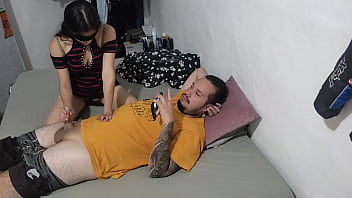 Preview 4 of Leatest Massage Videos - La vecina de mi novia estaba desocupada ,  le pedi que me lo mamara un rato y acepto