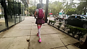 Preview 1 of Two Fatty Mom Ass Lick Game - Paseando por la ciudad con putifalda  y plug anal