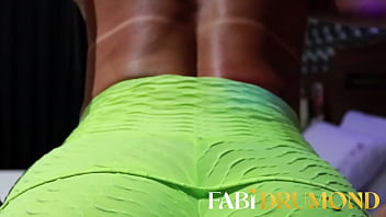 Preview 2 of Tube Anal Mini Skirt - Milf gostosa levou o personal trainer para o motel e ensinou como que treina de verdade - fabidrumond.com.br