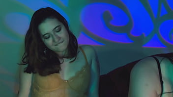 Preview 2 of Suni Levn And 18 Ag Boej Sex - Nittie se divertindo com meus p&eacute_zinhos