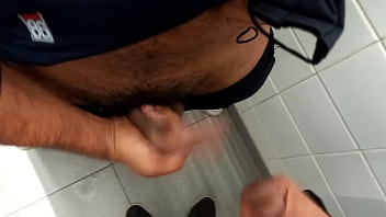 Preview 3 of 90s Vids - Mamando a rola do chefe no banheiro em busca de receber aumento de sal&aacute_rio.