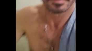 Preview 1 of Touch Phoneeltoe Jeans - Hum banho apos o treino.