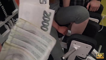 Preview 2 of Brazzars Big Cock Full Hd - HUNT4K. Nettes M&auml_dchen anstatt zu trainieren hat Sex im Fitnessstudio mit einem reichen J&auml_ger