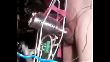 Preview 2 of Lick List Kinky - verga se le endurece con botella de metal electrica