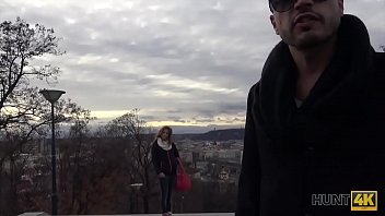 Preview 1 of Kakak Lagi Tidur Dientot Adik - HUNT4K. Man sollte zusehen,  wie seine Freundin Jenifer Red Sex f&uuml_r Geld hat