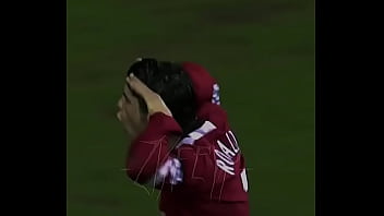 Preview 2 of Vintage Cute - Cristiano ronaldo arrebentando a bundinha do messi no meio do jogo