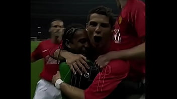 Preview 3 of Vintage Cute - Cristiano ronaldo arrebentando a bundinha do messi no meio do jogo