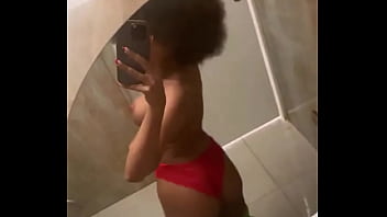 Preview 2 of Twinks Sc - Y por qu&eacute_ tardaste tanto en el ba&ntilde_o?Yo en el ba&ntilde_o: