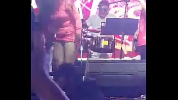 Preview 1 of Allcr Noresh - Mujer desnuda en concierto de TONNY ROSADO (SIN CENSURA)