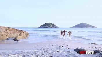 Preview 1 of Hot Style Fuck - Mega orgia dos novinhos na praia!