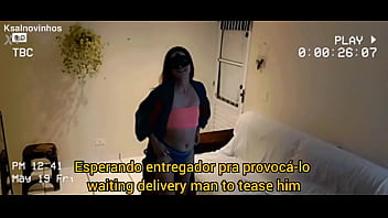 Preview 1 of Holly Michaels Gangbang - Casada recebe entregador tarado!